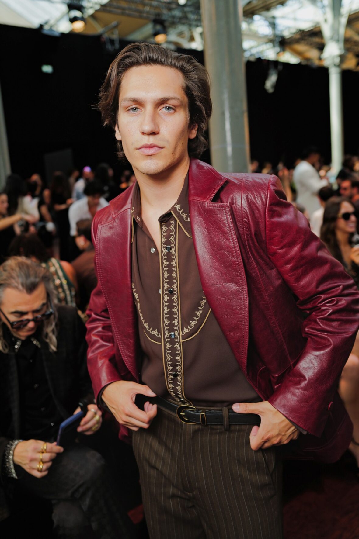 Celebridades participando do desfile AMIRI na Paris Fashion Week