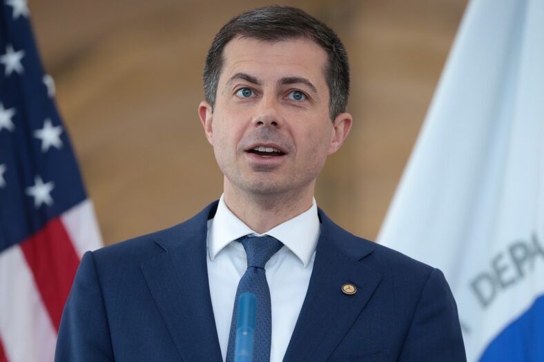 Pete Buttigieg separado das crianças após falso relatório do CPS