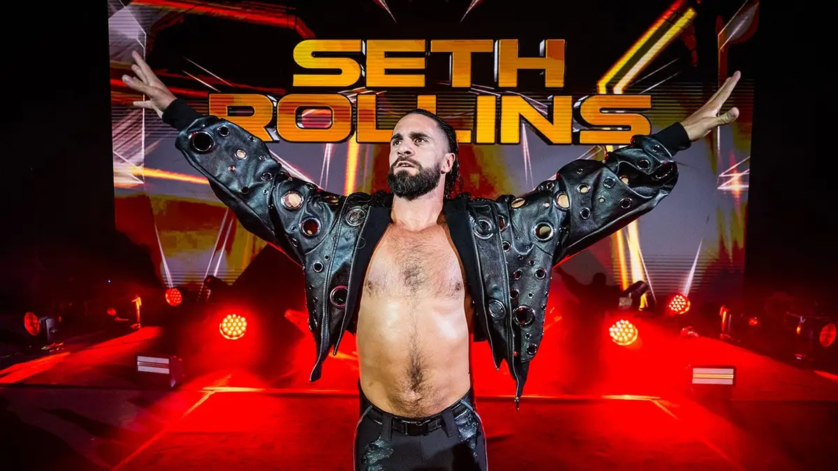 Seth Rollins entering the wrestling ring at a WWE live event in Lisbon, Portugal.
