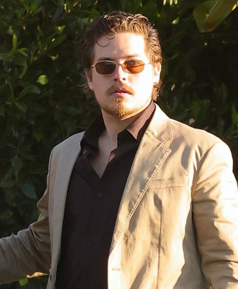 Barbara Palvin e Dylan Sprouse saem para festa em Malibu