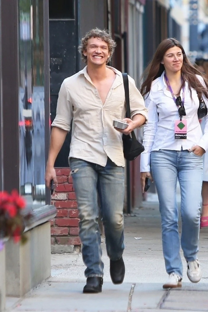 Fotos de paparazzi de Connor Storrie