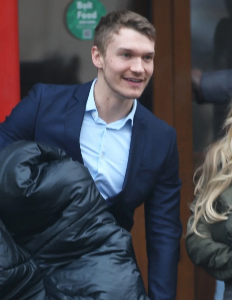 Fotos de paparazzi de Connor Storrie