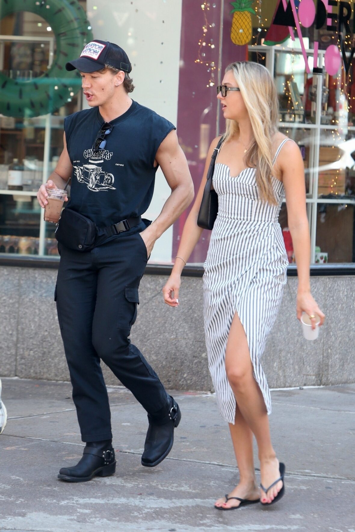 Fotos de paparazzi de Connor Storrie