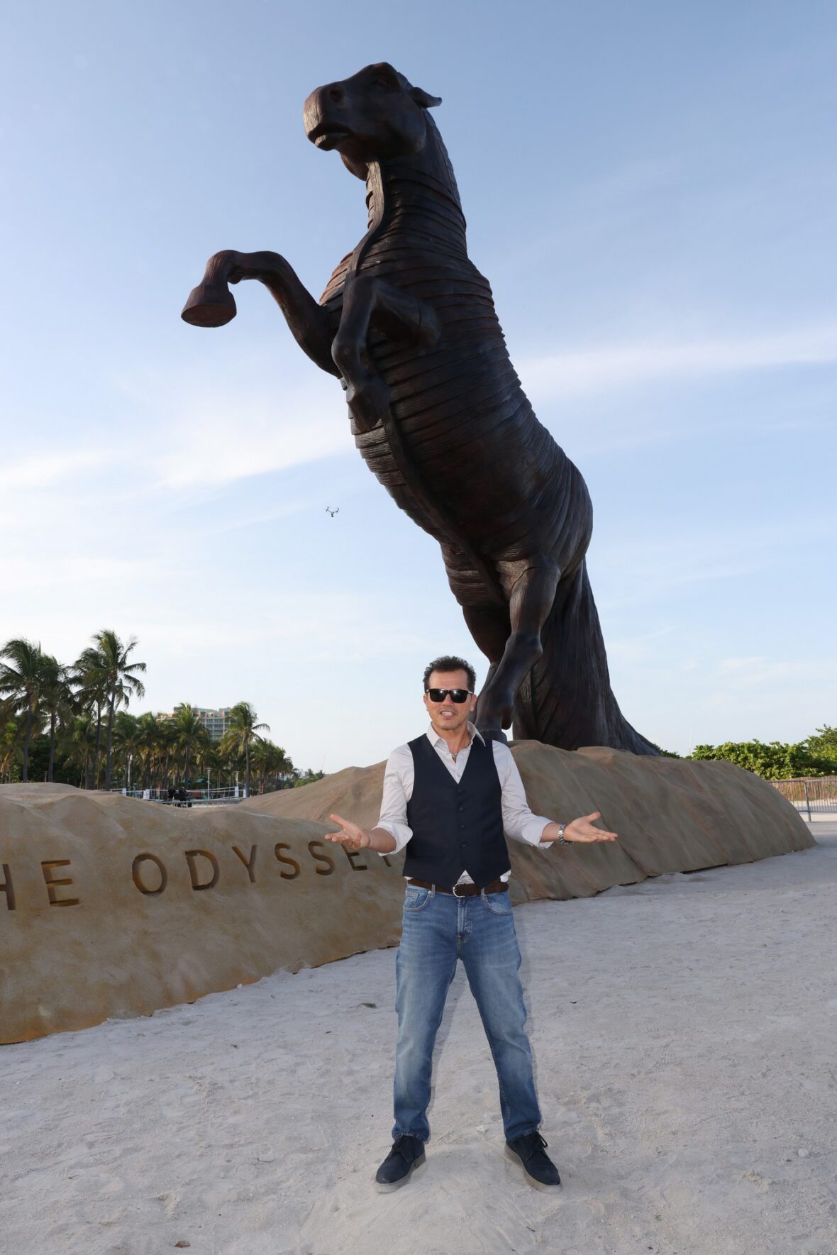 John Leguizamo na chamada fotográfica do The Odyssey
