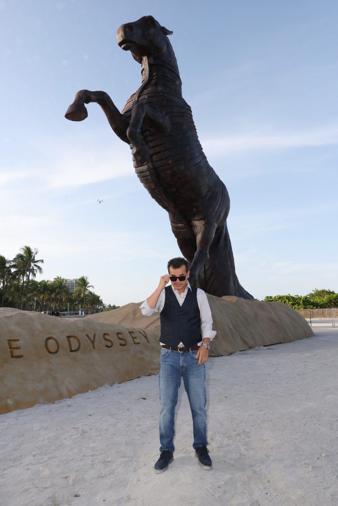 John Leguizamo na chamada fotográfica do The Odyssey