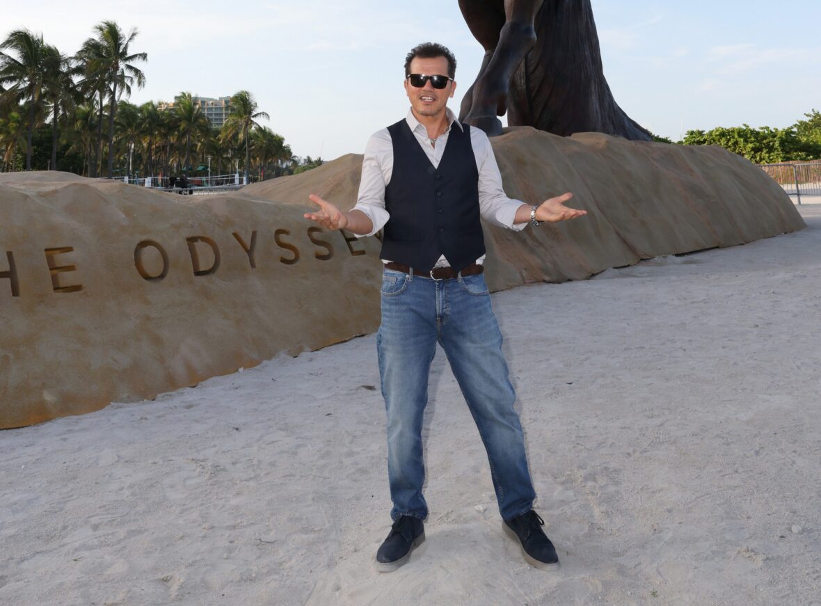 John Leguizamo na chamada fotográfica do The Odyssey