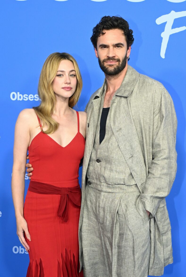 Lili Reinhart e Tom Bateman participam do Obsessed Fest