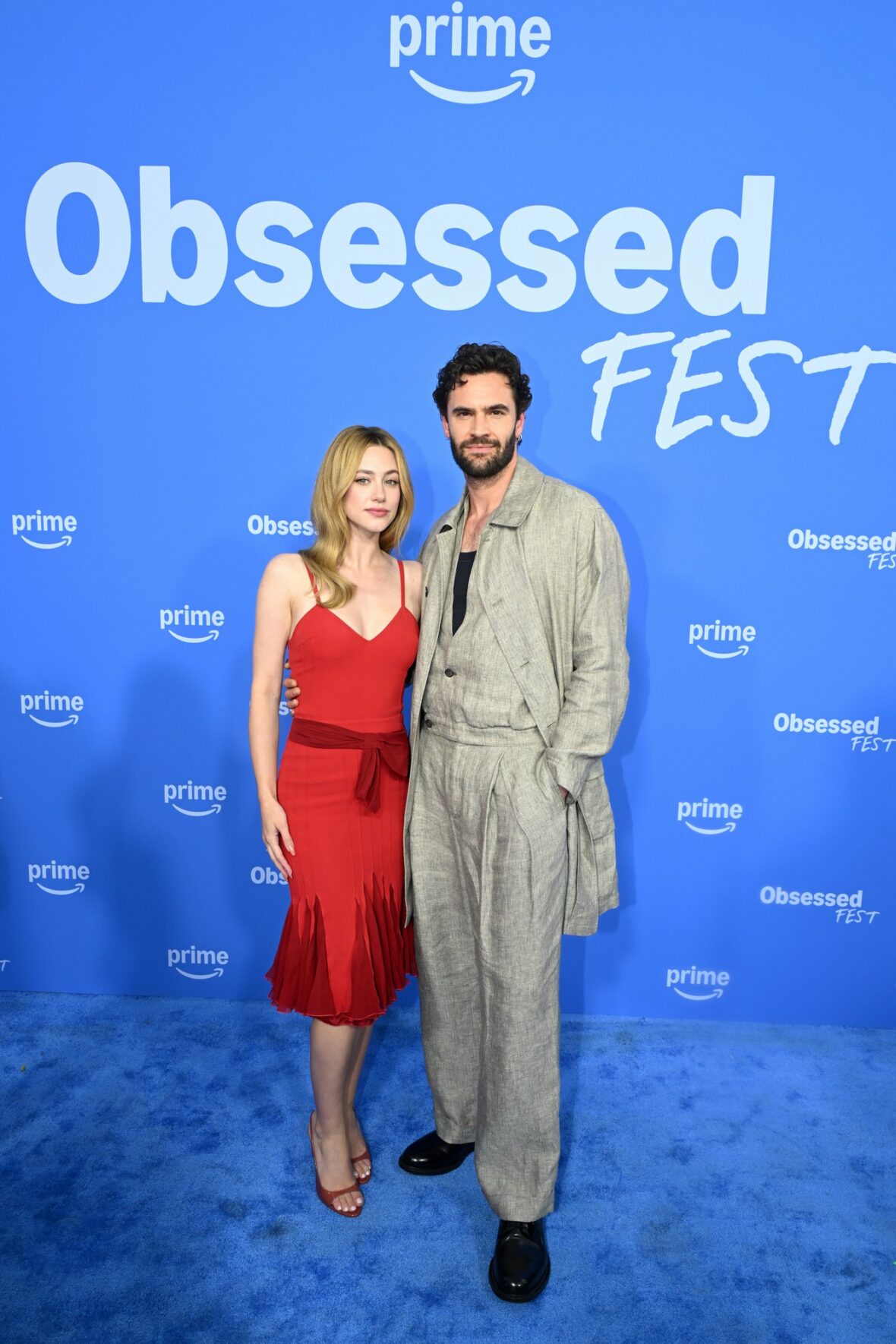 Lili Reinhart e Tom Bateman participam do Obsessed Fest