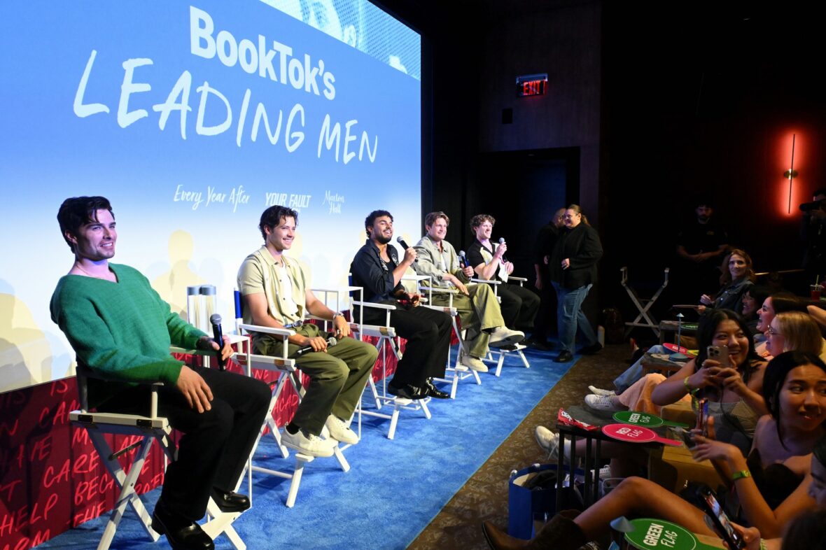 Michael Bradway, Matt Cornett, Matthew Broome, Damian Hardung e Brad Martin falam no painel do Obsessed Fest