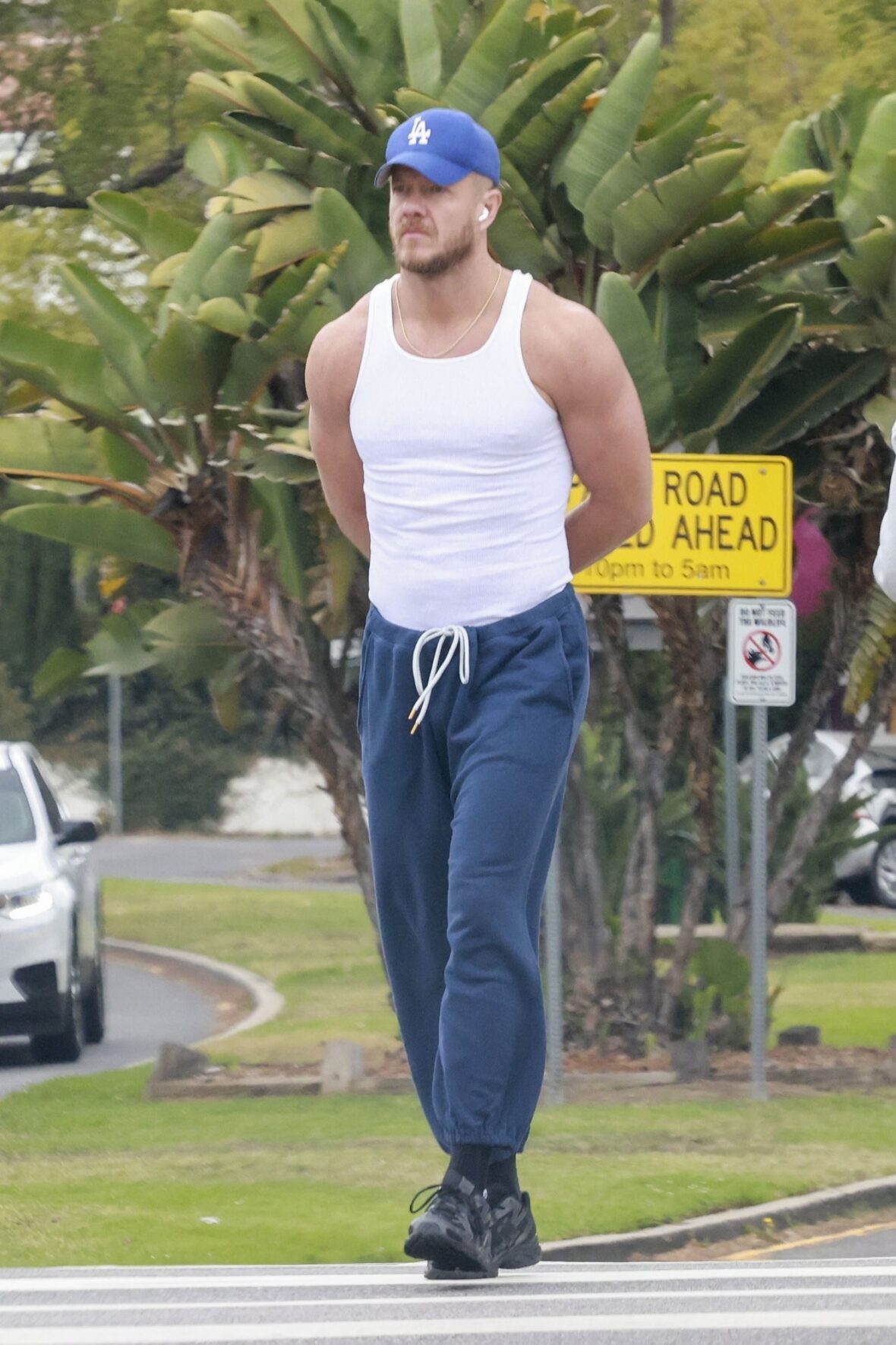 Dan Reynolds em caminhada solo em Los Feliz