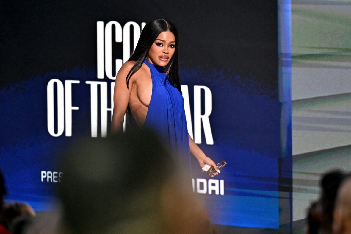 Teyana Taylor no palco do BET Awards 2026