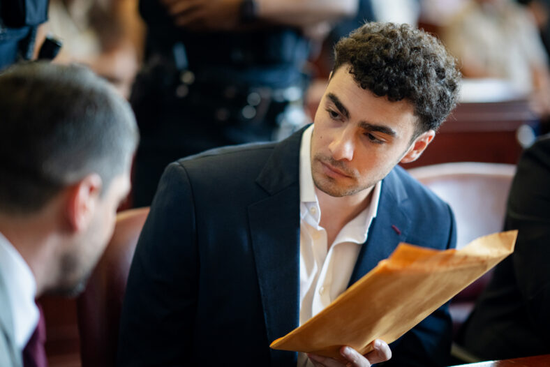 Luigi Mangione no tribunal em junho de 2026