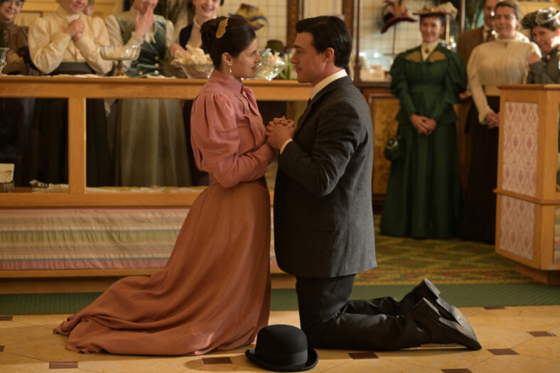 Still da Hershey com Alexandra Daddario e Finn Wittrock