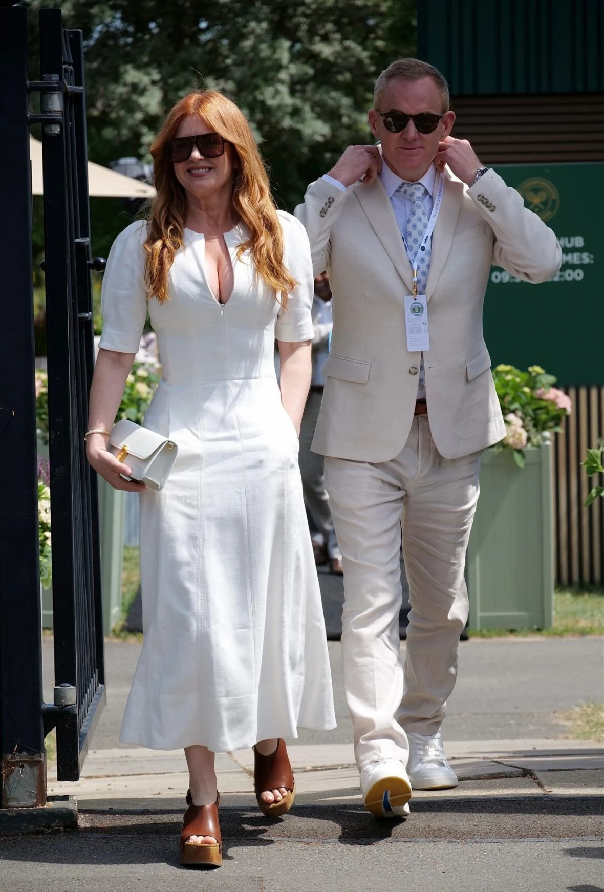 Isla Fisher e irmão Daniel Fisher em Wimbledon 2026.