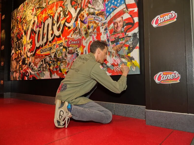 Adrien Brody projeta mural para Raising Cane's