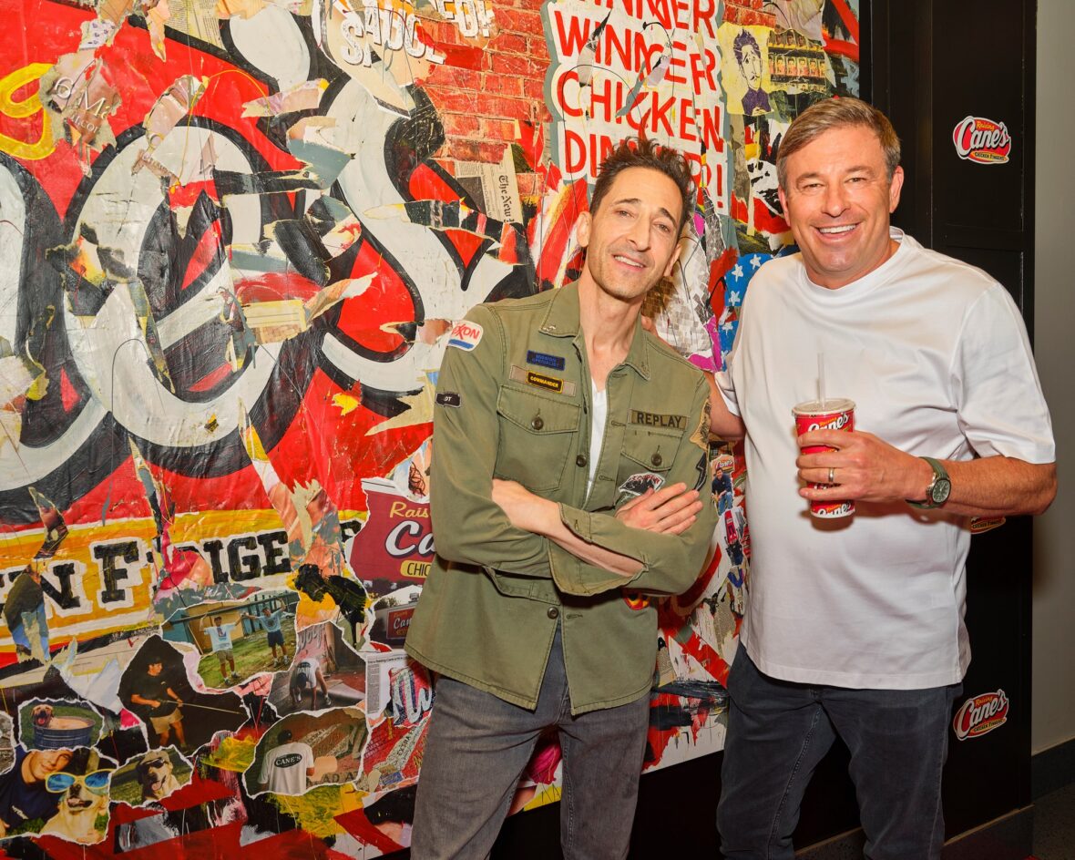 Adrien Brody projeta mural para Raising Cane's