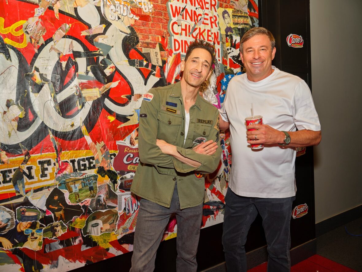 Adrien Brody projeta mural para Raising Cane's