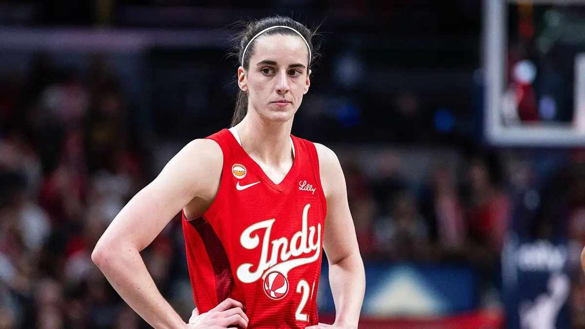 Indiana Fever guard Caitlin Clark dribbling basketball at Gainbridge Fieldhouse