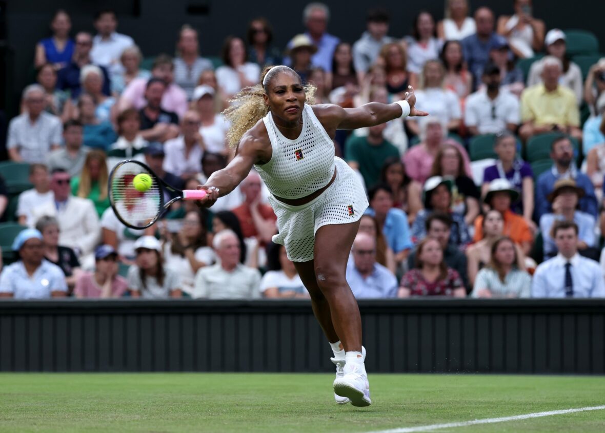 Serena Williams jogando sua primeira partida em Wimbledon em 30 de junho de 2026