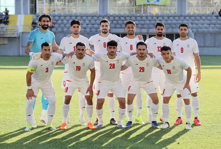Reuters/Umit Bektas/Arquivo/Proibida reprodução FILE PHOTO: Soccer Football - International Friendly - Iran v Gambia - Mardan Sports Complex, Antalya, Turkey - May 29, 2026 Iran players pose for a team group photo before the match REUTERS/Umit Bektas/File Photo
