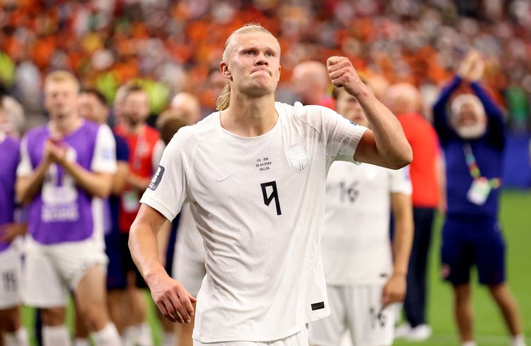 Soccer Football - FIFA World Cup 2026 - Round of 32 - Ivory Coast v Norway - Dallas Stadium, Arlington, Texas, U.S. - June 30, 2026  Norway's Erling Haaland celebrates after the match as Norway qualify for the round of 16 stage of the World Cup IMAGN IMAGES via Reuters/Tim Heitman
