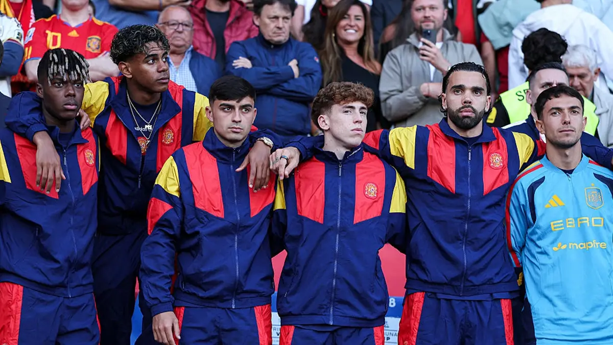 Nico Williams, Lamine Yamal, Pedri Gonzalez, Victor Munoz, David Raya and Martin Zubimendi of Spain