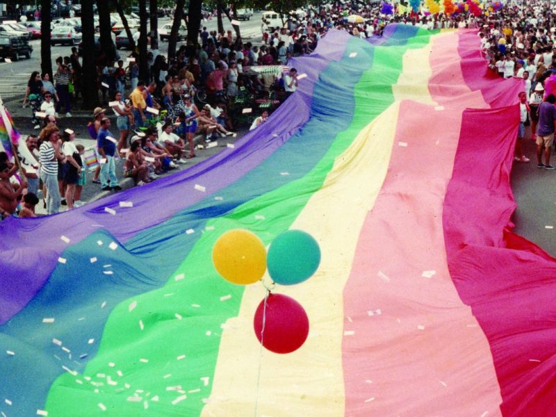 Linha do tempo com marcos da luta LGBT no Brasil