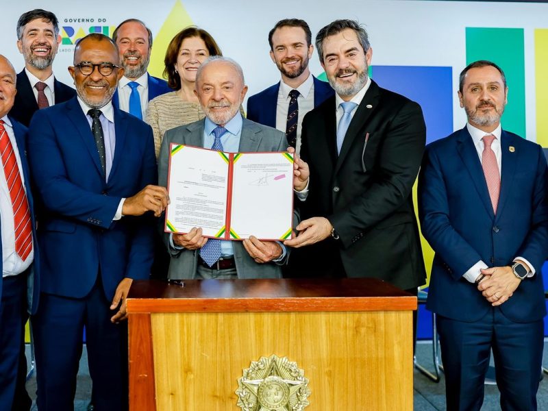 Lula assina decreto que regulamenta Estatuto da Segurança Privada