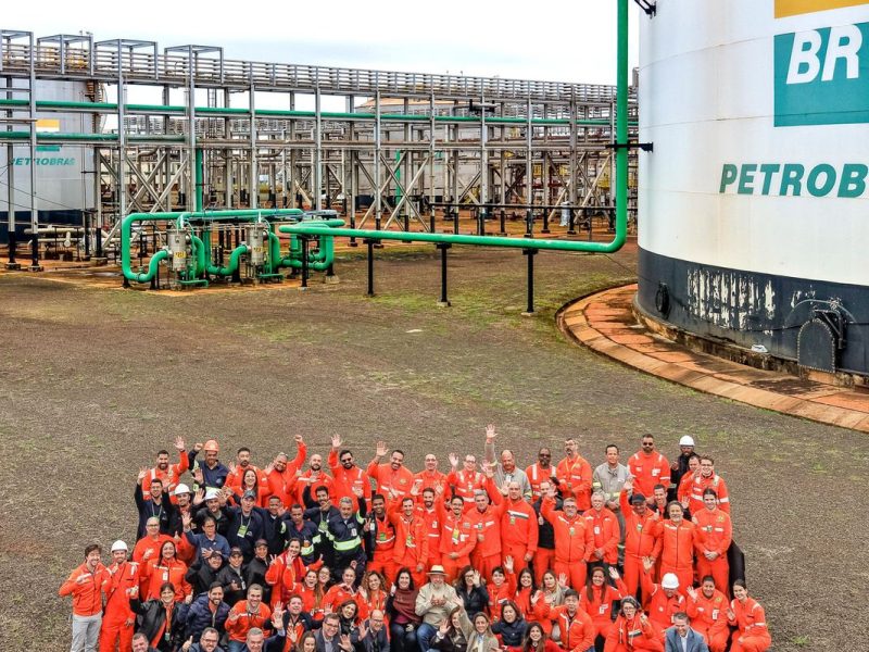 Lula assina contratos para retomar obra em fábrica de fertilizantes