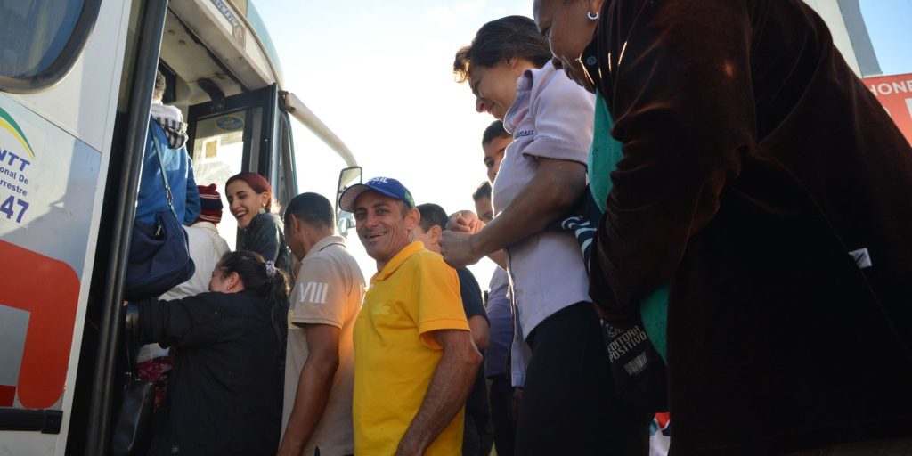 Rodoviários do Rio suspendem greve até segunda-feira (6) e ônibus voltam a circular