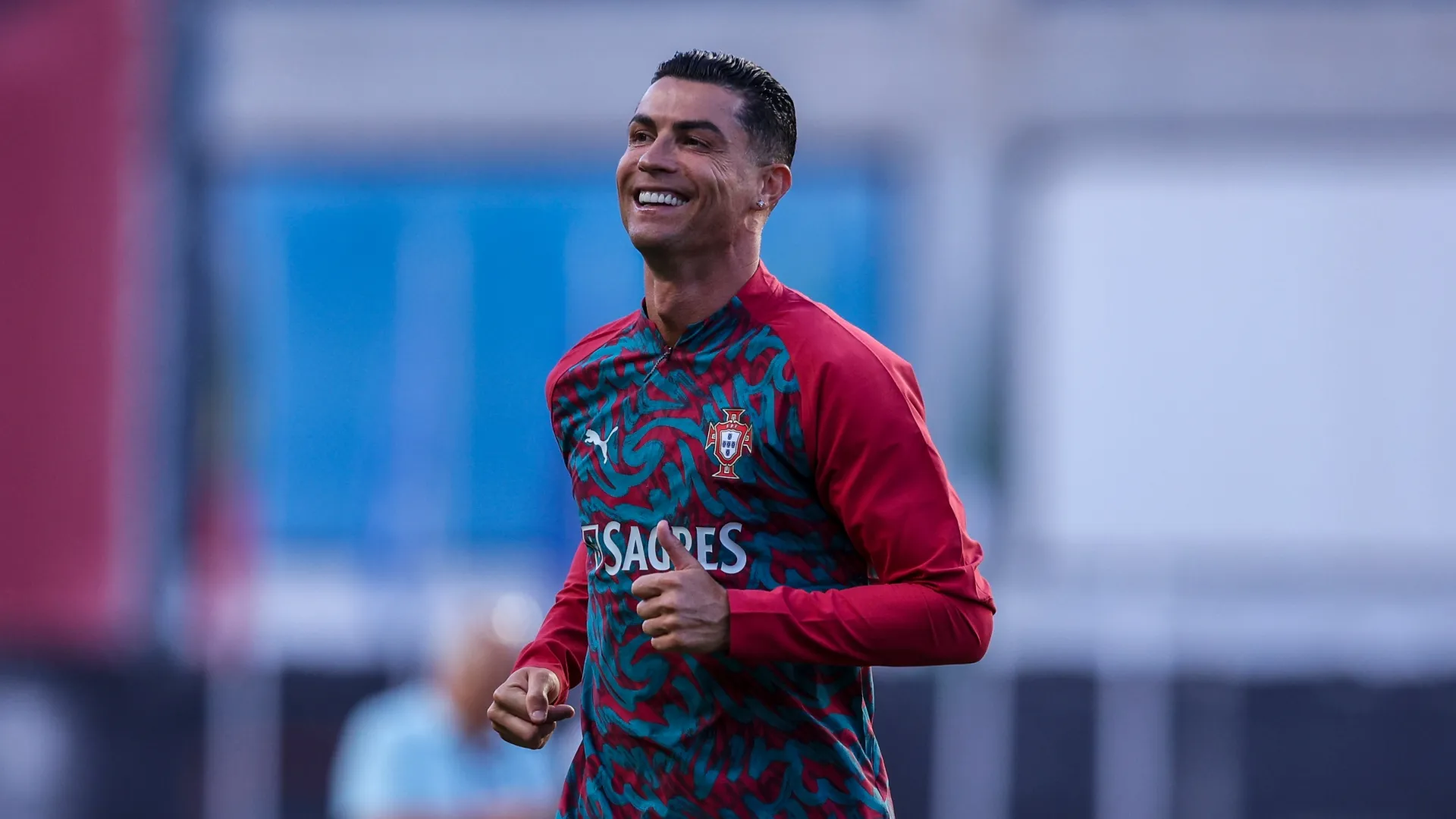 Cristiano Ronaldo de Portugal durante o aquecimento.
