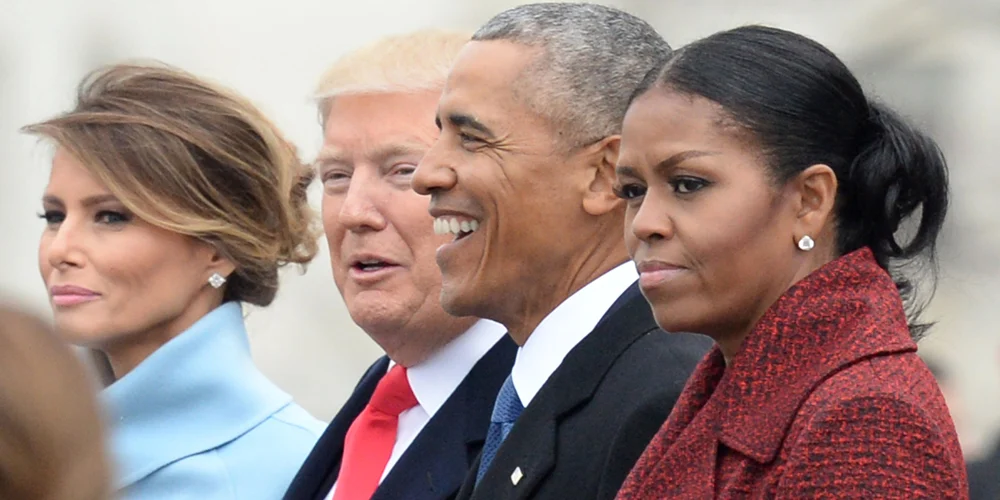 comentário-da-casa-branca-obama Os Obama com os Trumps em uma imagem de stock