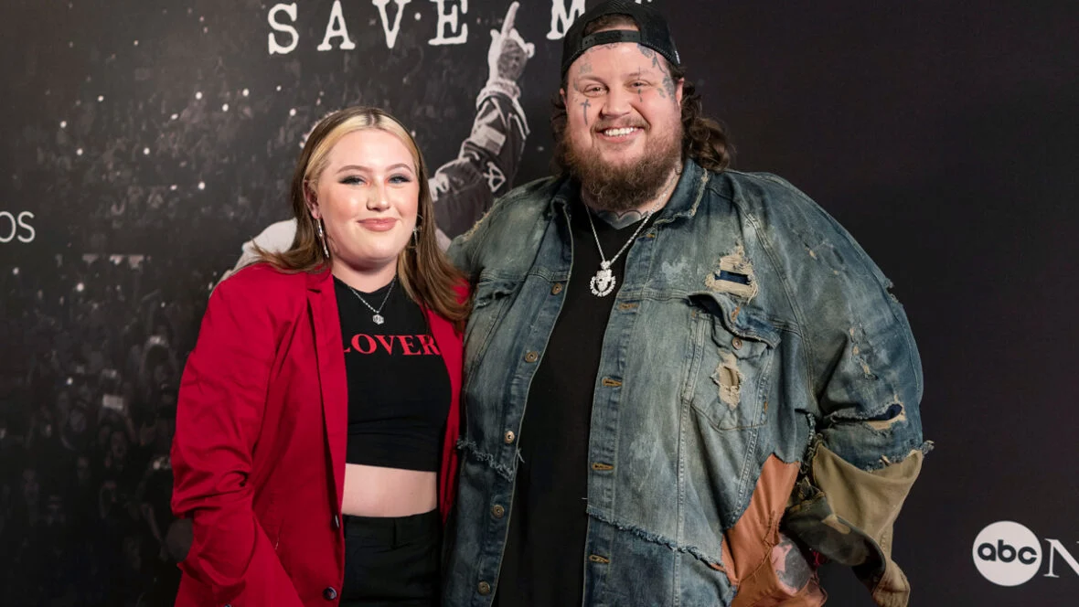 rolinho de gelatina Jelly Roll e sua filha Bailee Ann comparecem ao evento
