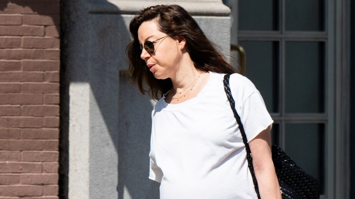 Aubrey Plaza faz recados em Nova York