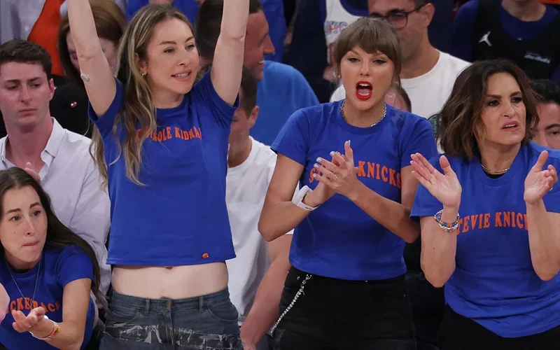 Alana Haim fala como surgiram aquelas camisas personalizadas dos Knicks e revela o que Taylor Swift mandou para ela