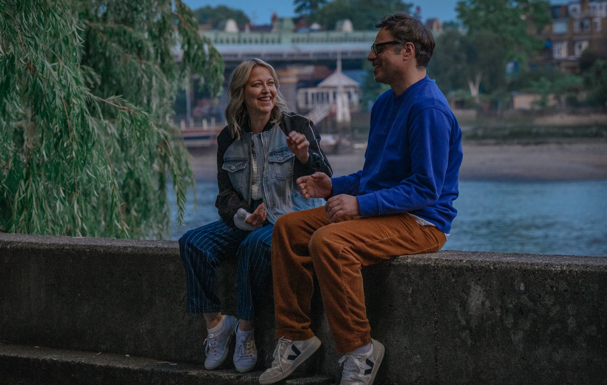 Alice (Nicola Walker) and Steve (Jemaine Clement) in 'Alice And Steve'. CREDIT: Disney+