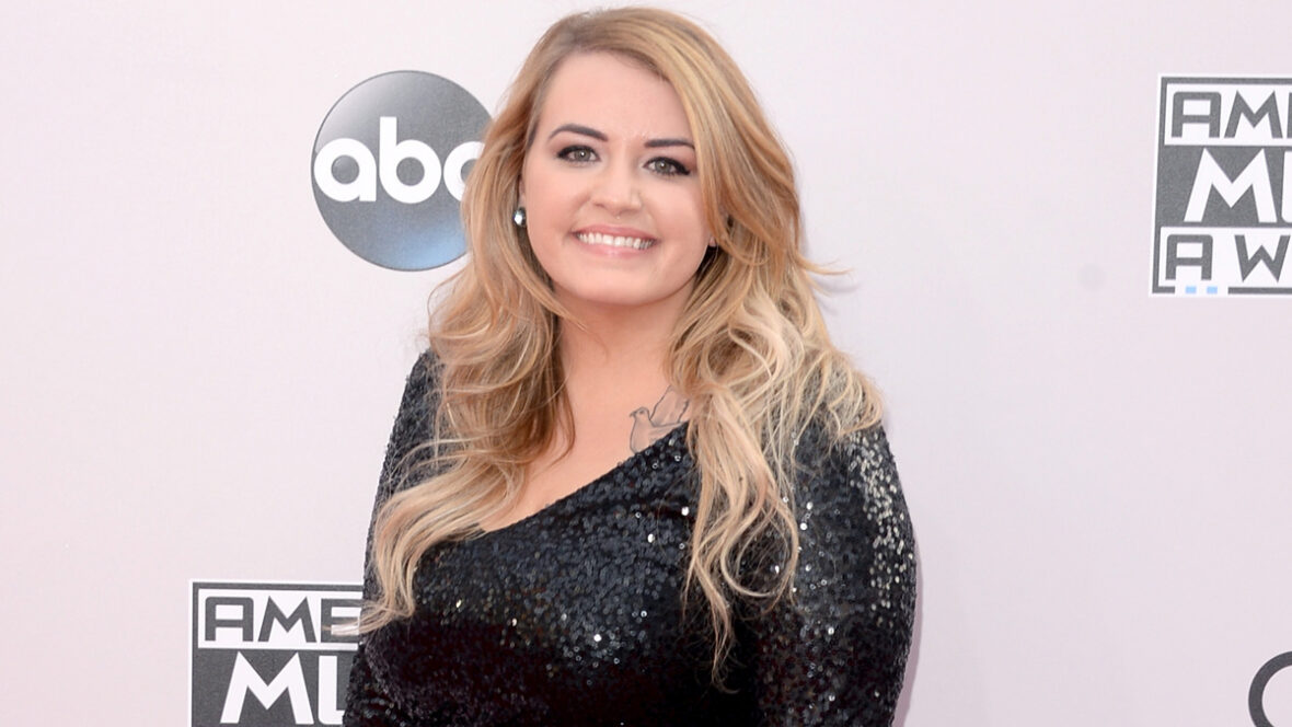Anna Todd comparece ao American Music Awards 2014