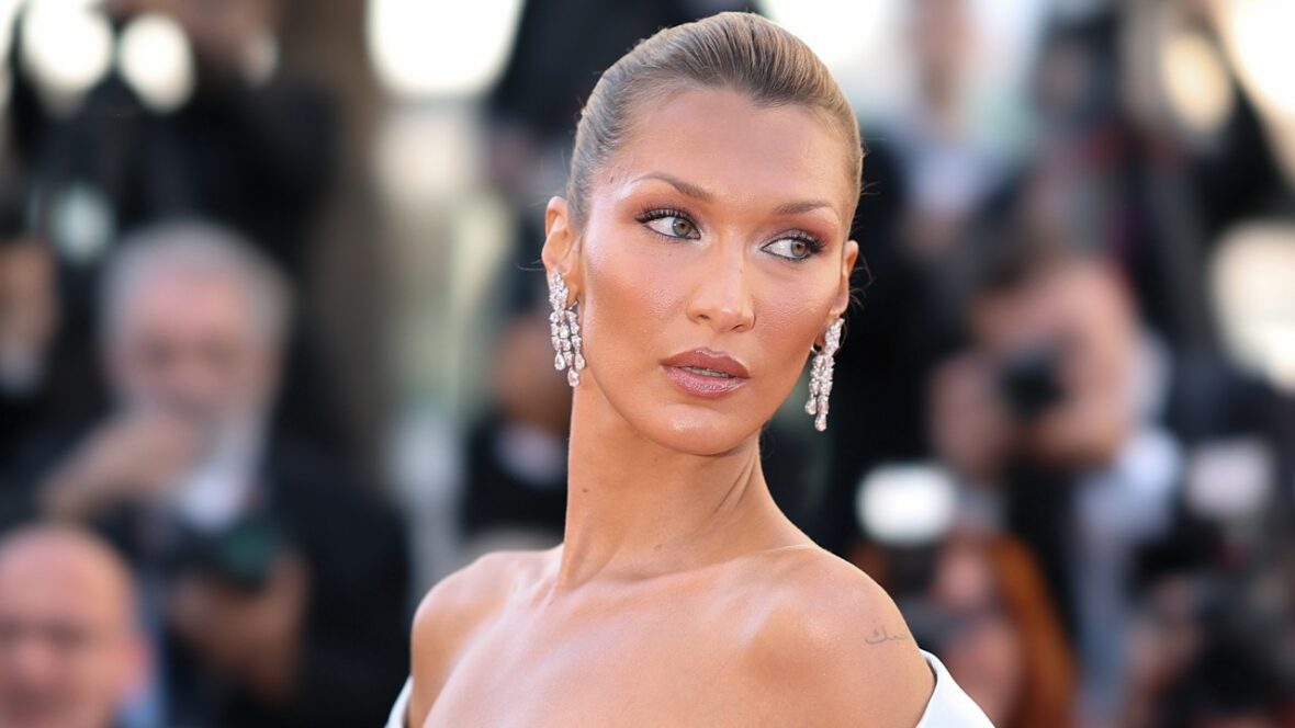 Bella Hadid detalha surtos de doenças crônicas