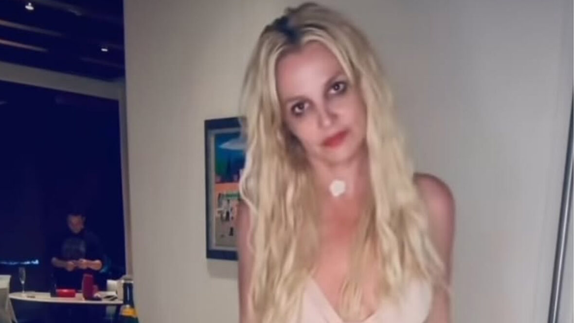 britney-spears-rebelou-no-instagram Britney Spears posa com vestido transparente no Instagram