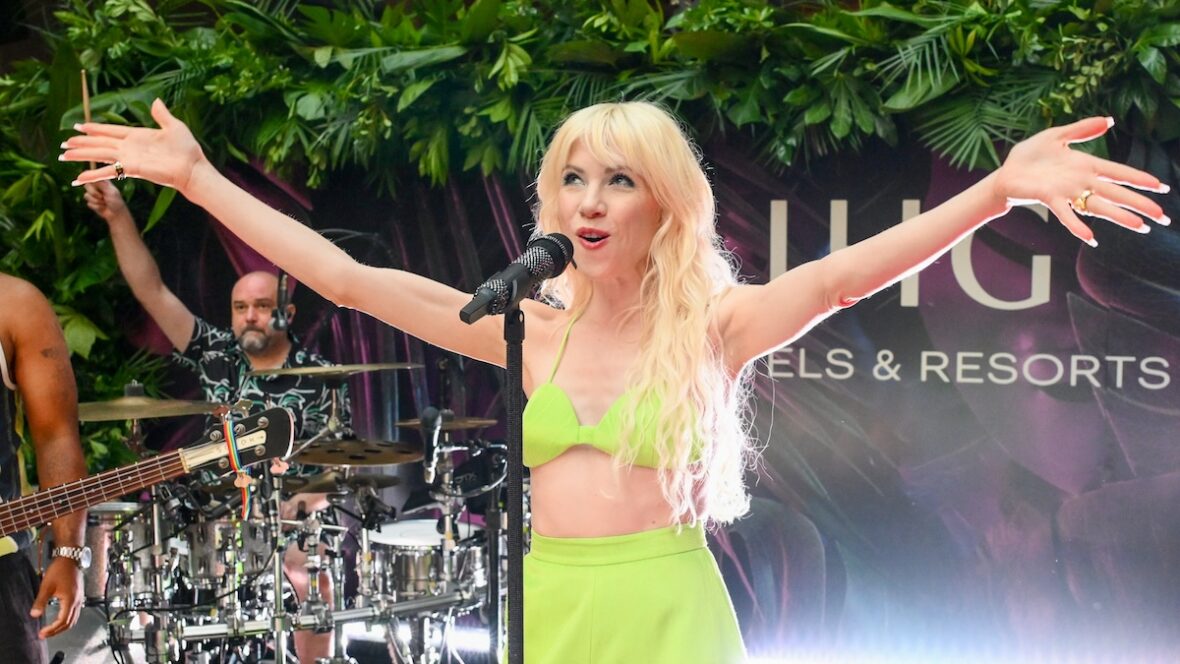 IHG Hotels & Resorts®, uma pré-festa oficial do Lollapalooza Carly Rae Jepsen se apresenta no IHG Hotels & Resorts