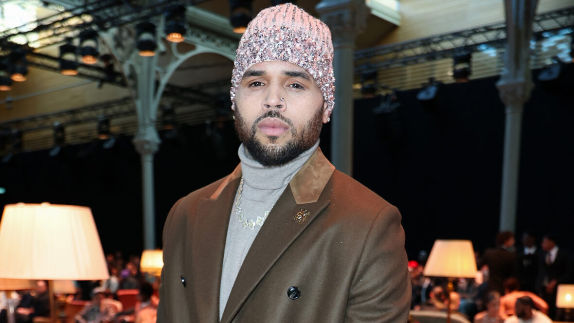 batalha pela custódia de Chris-Brown Chris Brown participa do desfile Amiri Menswear outono / inverno 2026-2027