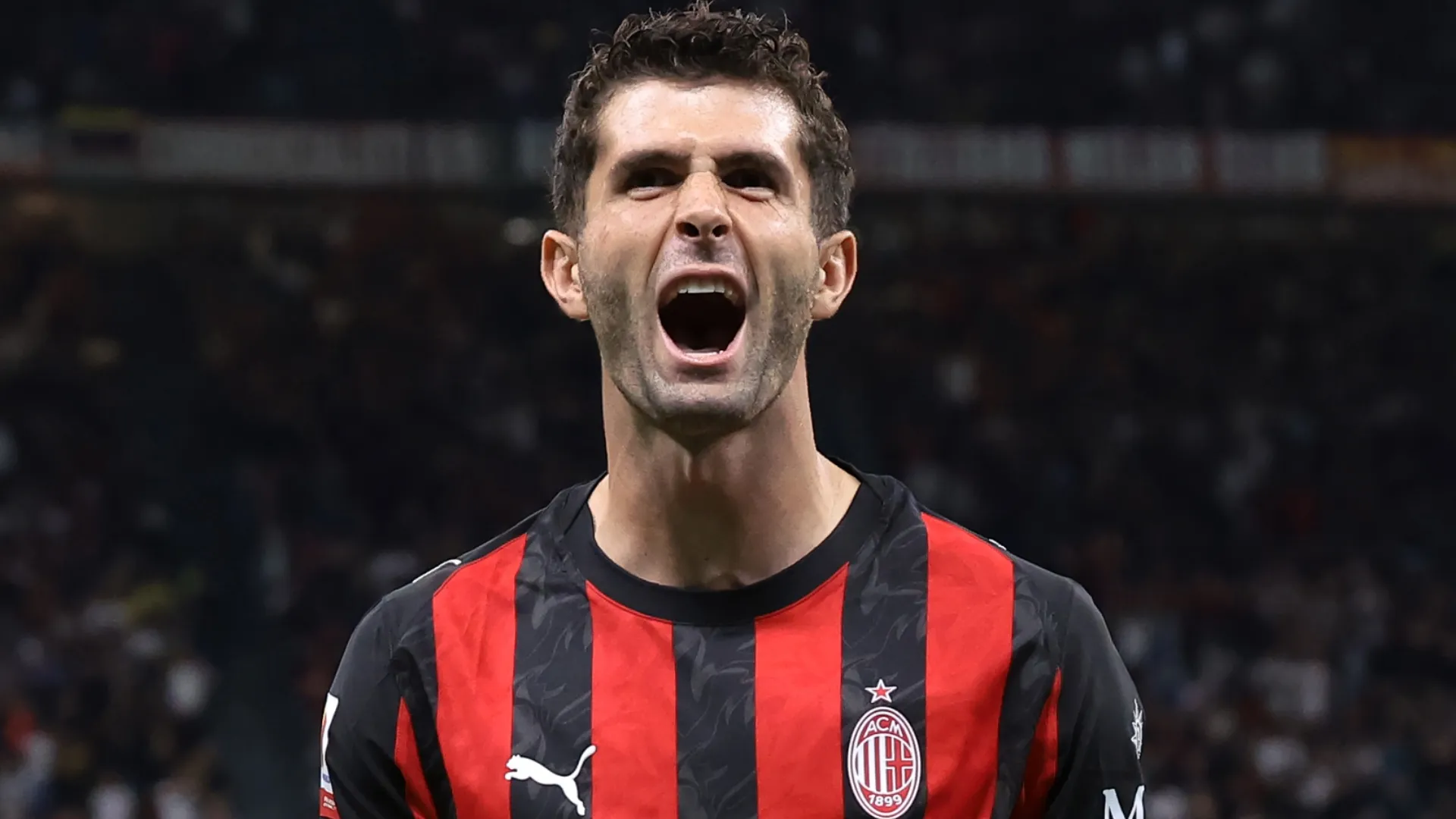 Christian Pulisic, do AC Milan, comemora após marcar um gol.