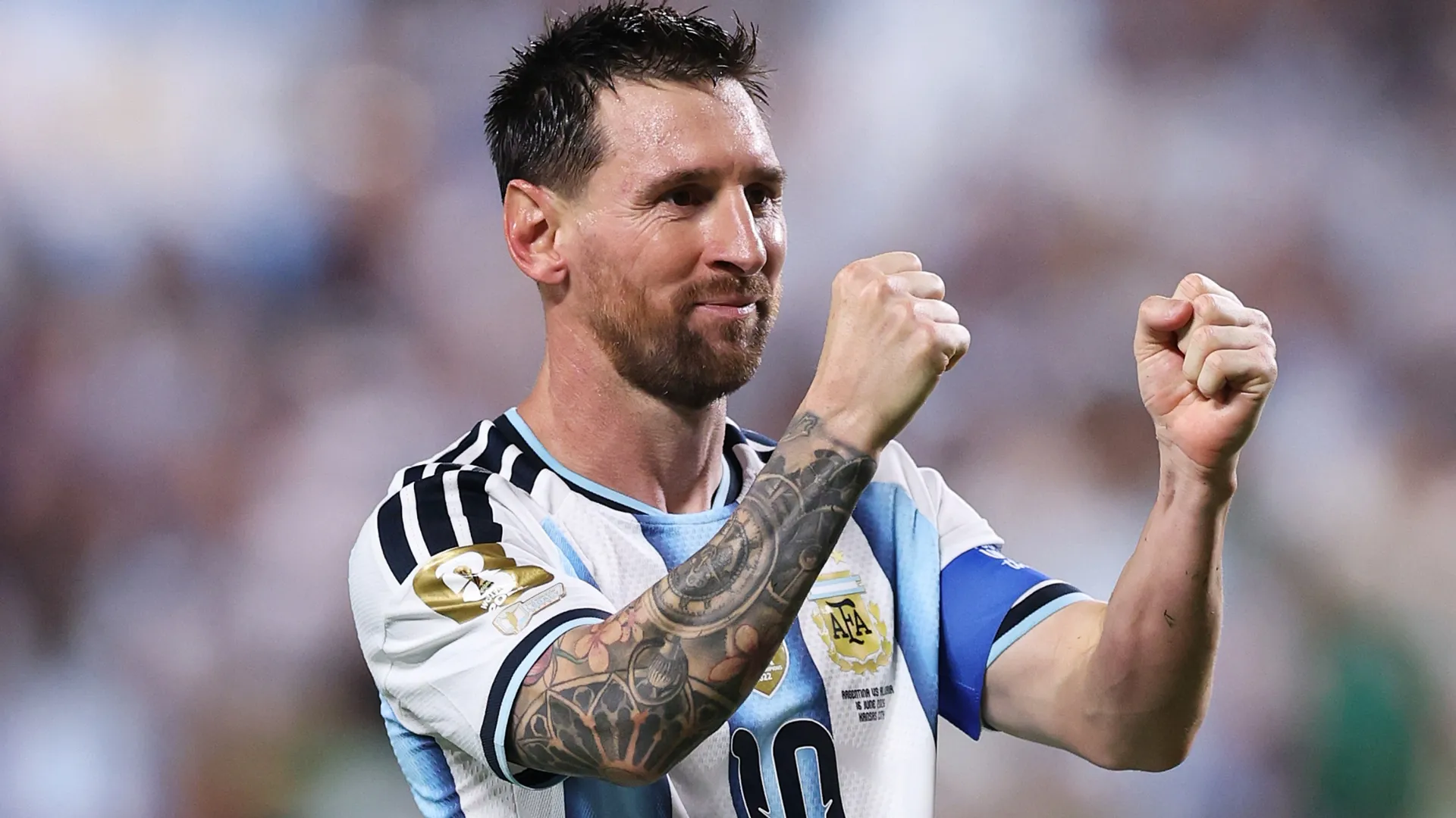 Lionel Messi #10 da Argentina comemora o hattrick.