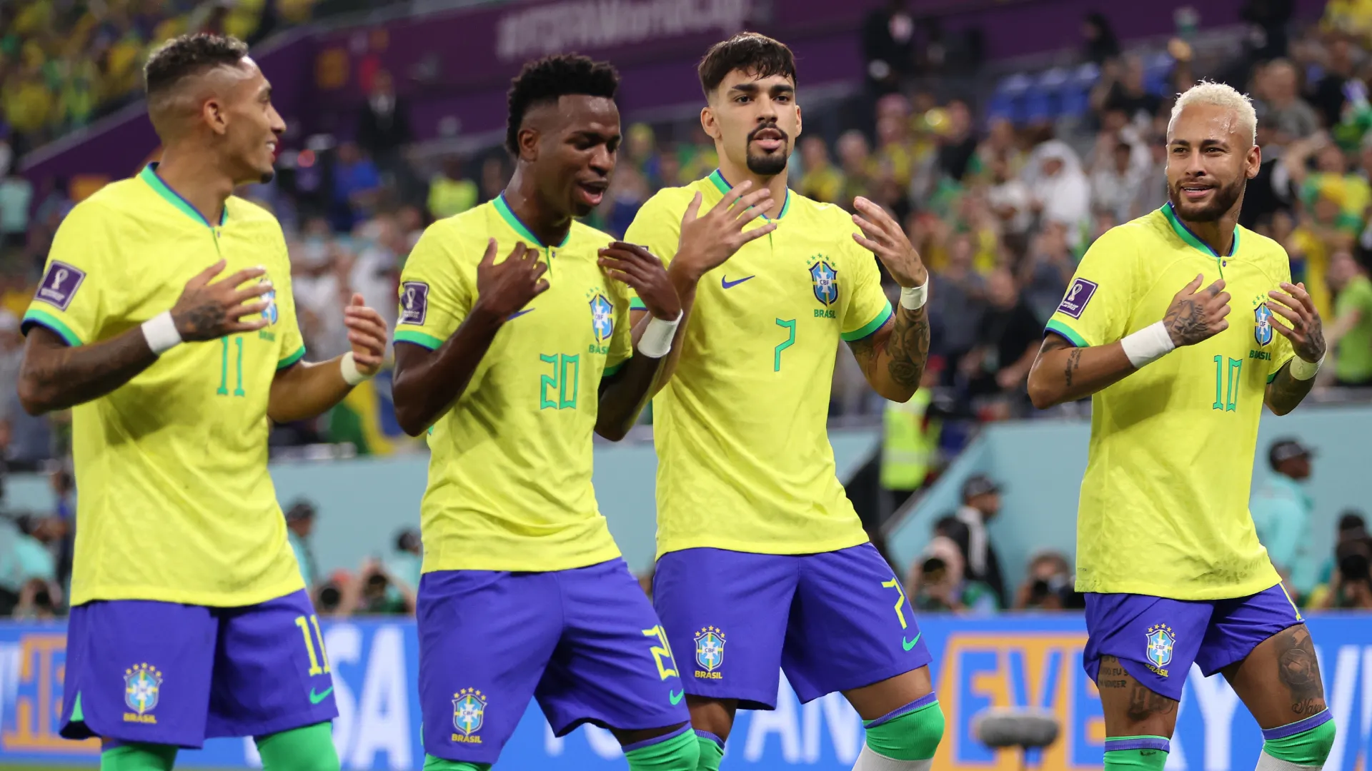 Vinicius Junior do Brasil comemora com Raphinha, Lucas Paquetá e Neymar