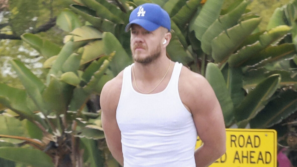 Dan Reynolds em caminhada solo em Los Feliz