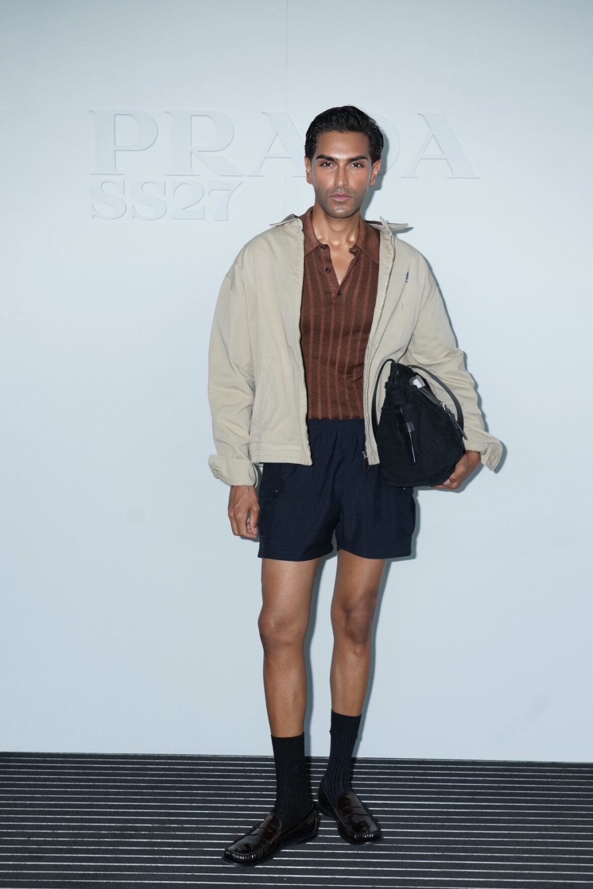Desfile da Prada em Milão, celebridades posando