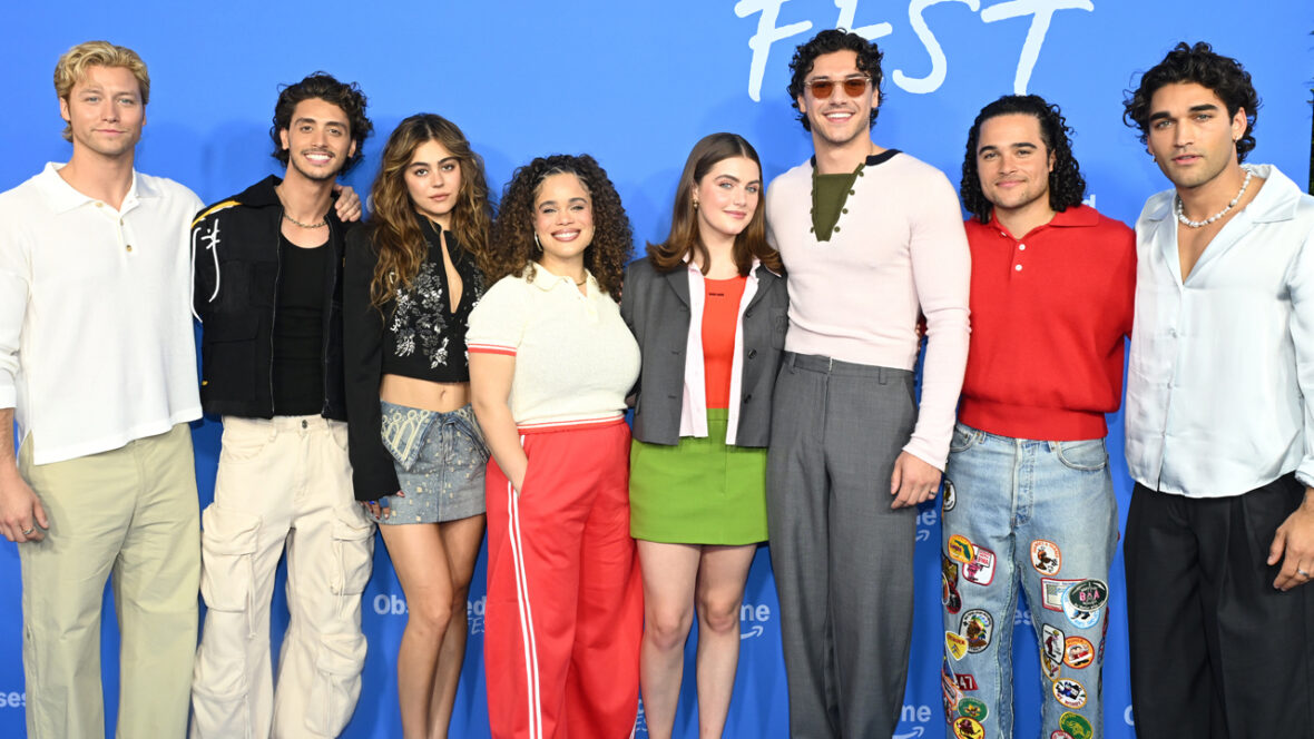 Elenco fora do campus participa do Obsessed Fest