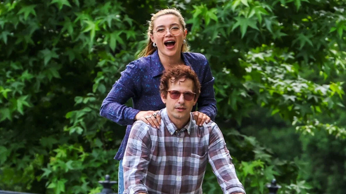 Florence-Pugh-Andy-Samberg-filmando-filme Florence Pugh e Andy Samberg filmando um novo filme 42,6 anos no Central Park