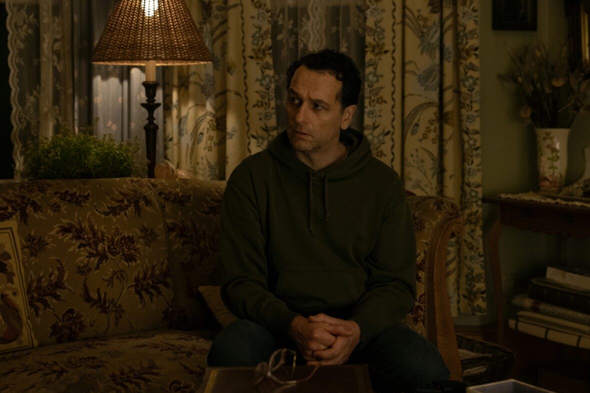 viúvas-bay-04 Matthew Rhys em um still para