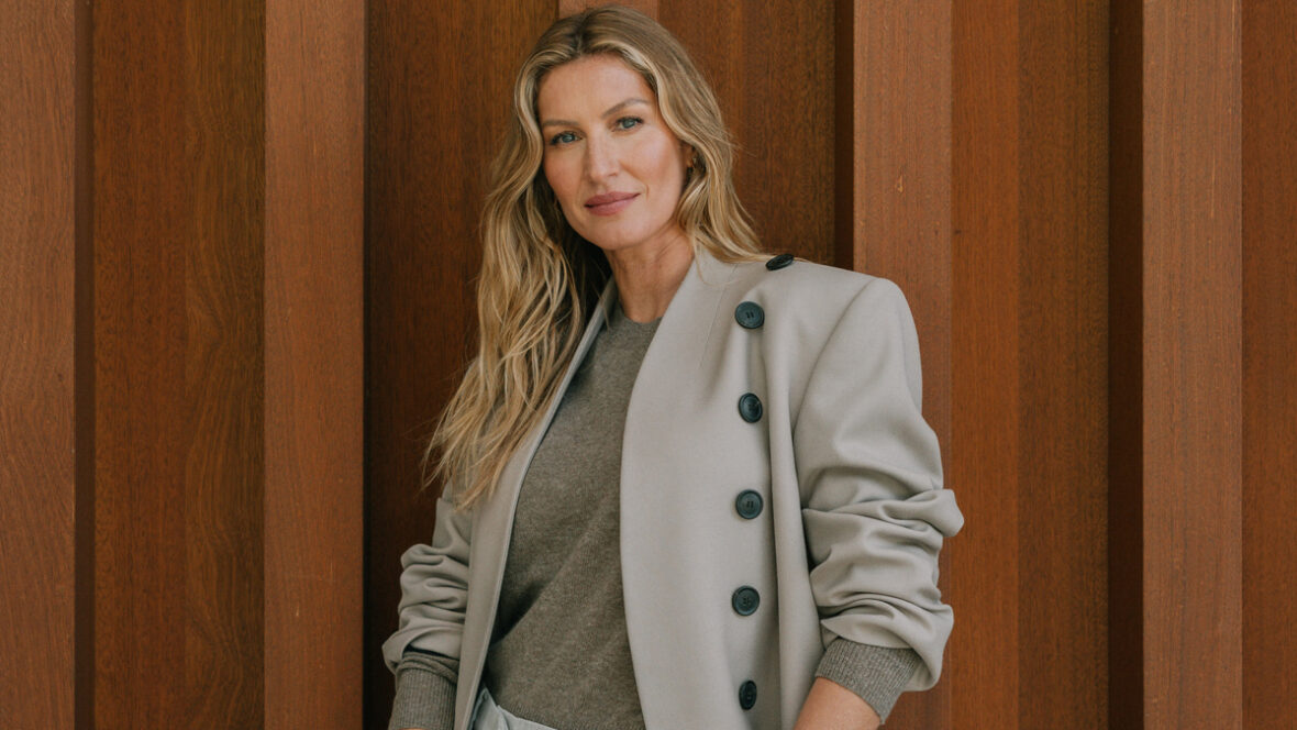 gisele-bündchen-boston Gisele Bündchen observa durante visita ao IWC Manufacturing Center